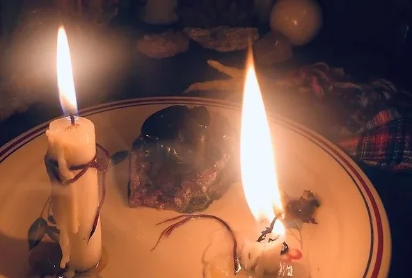 Rituel de bougie pour attirer l'argent, grand marabout du Sénégal