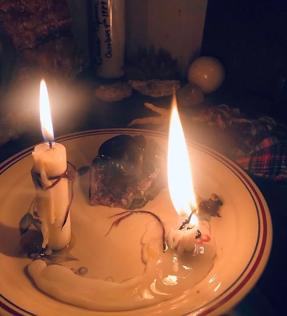 Rituel de bougie pour attirer l'argent, grand marabout du Sénégal